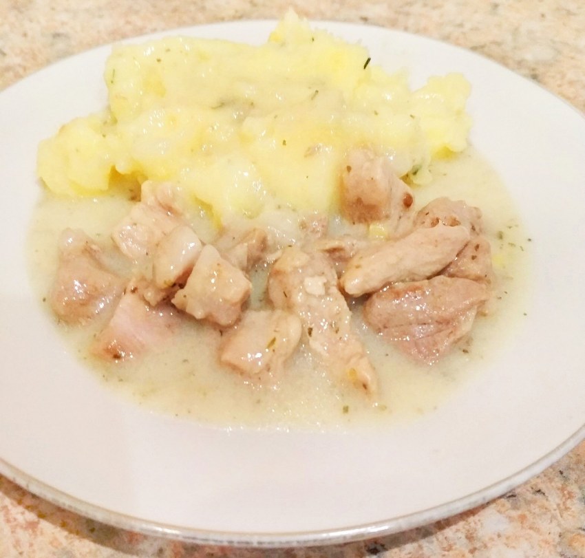 Пюре с мясом и подливкой