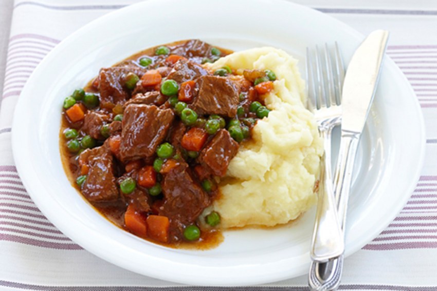 Гуляш мясной с картофельным пюре