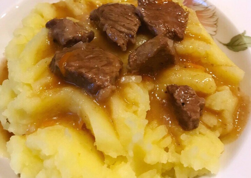 Толченка с гуляшом