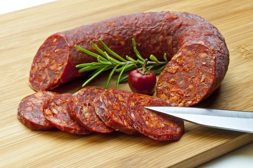 Испанские мясные деликатесы из свиного фарша