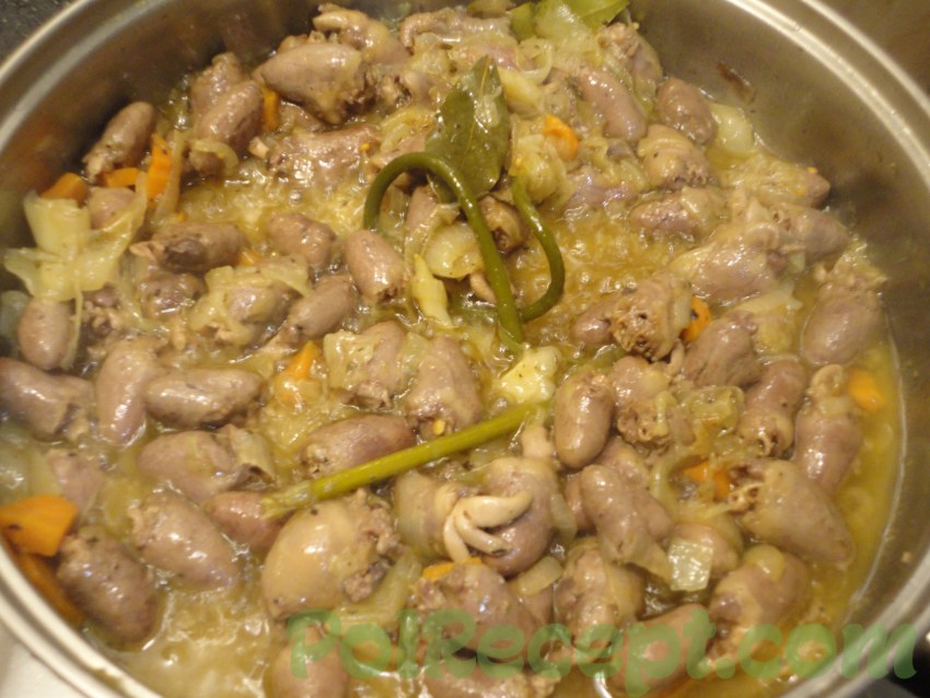 Вкусная подлива из куриных сердечек