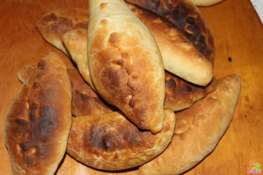 Слоеные пирожки с куриными желудками