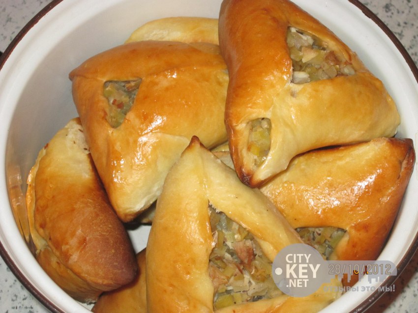 Пирожки с курицей и грибами