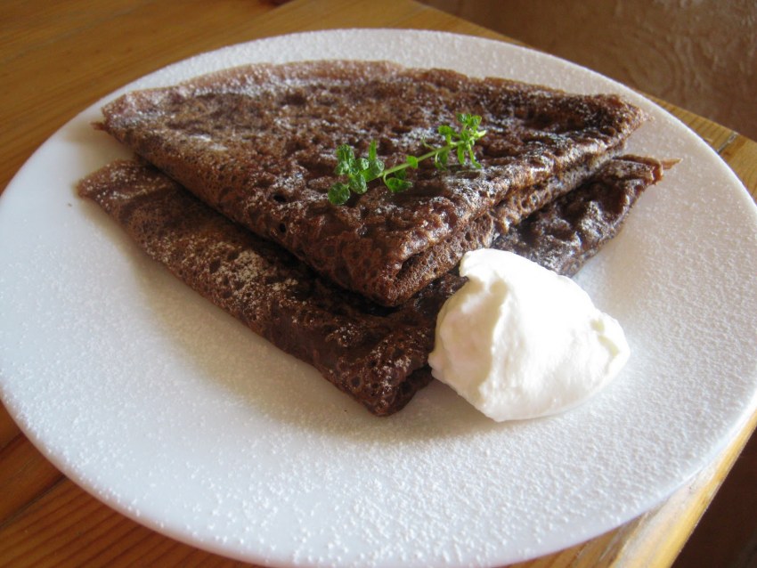 Блины на кефире с дырочками толстые