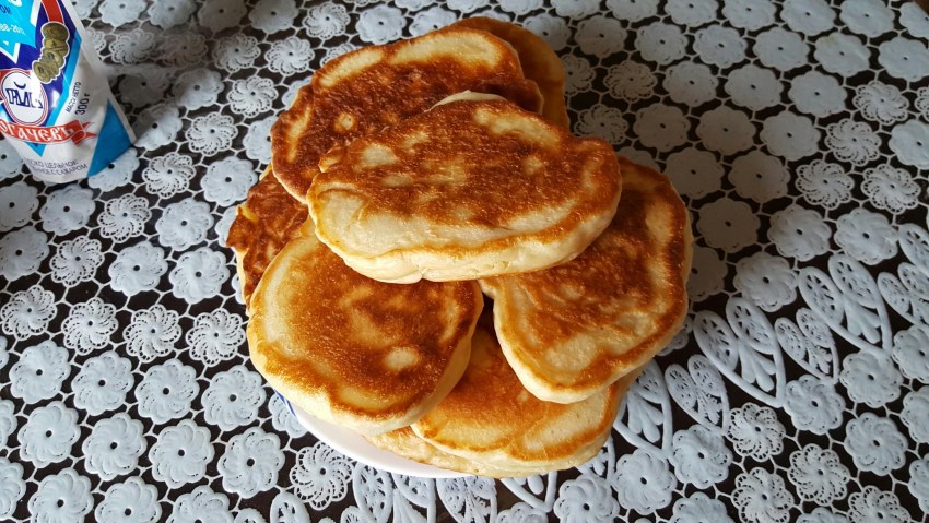 Оладьи на воде с яйцами