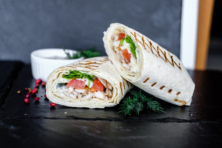 Рулет в лаваше с крабовыми палочками и сыром