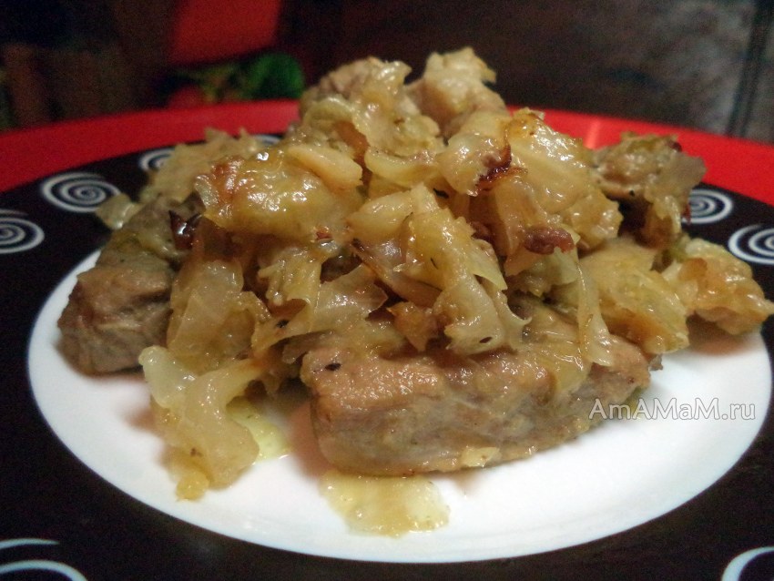 Жареная капуста со свининой