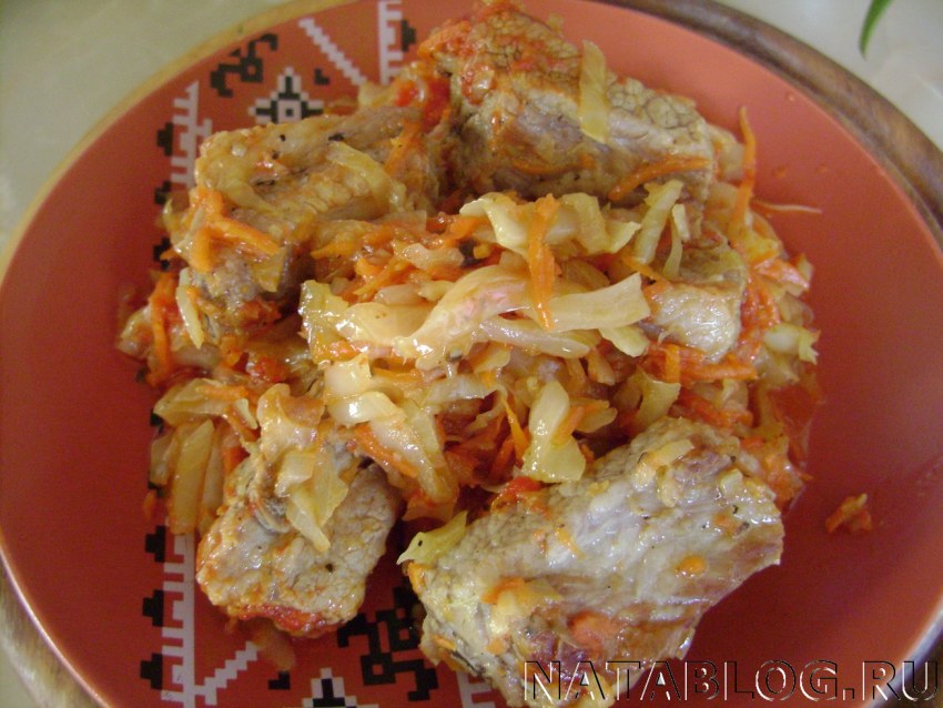 Тушеная капуста с ребрами свиными