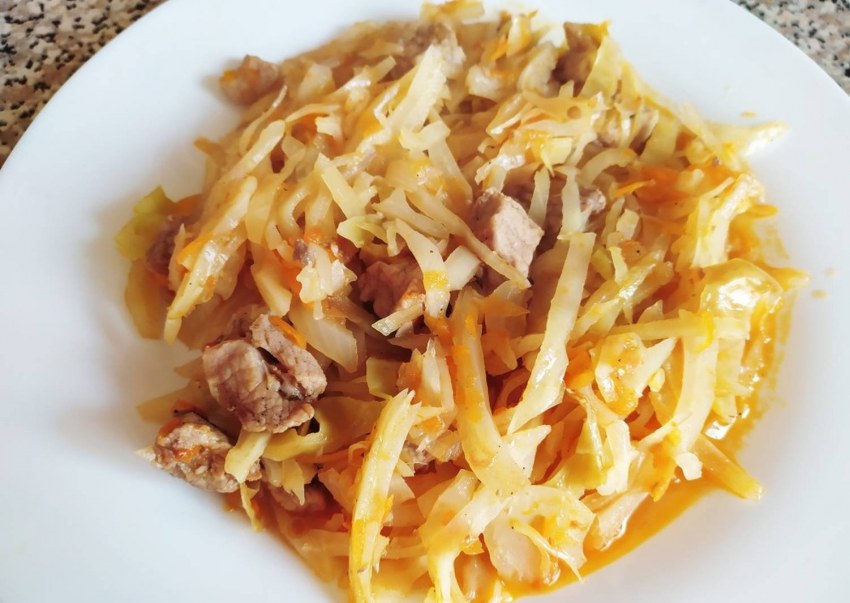 Капуста тушеная со свининой