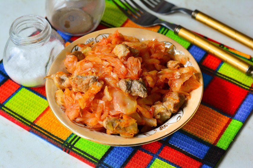Капуста тушеная со свининой