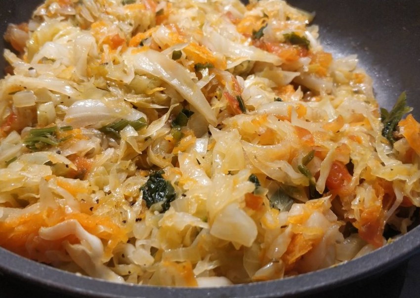 Солянка с грибами и капустой