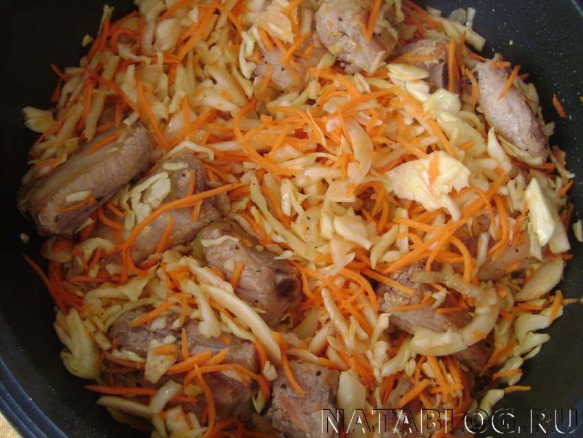 Тушеная капуста со свиными ребрышками