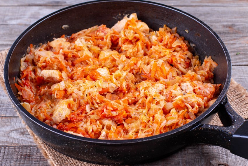 Тушеная капуста с грибами