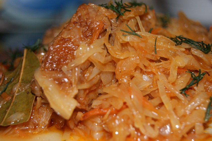 Белокочанная капуста тушеная
