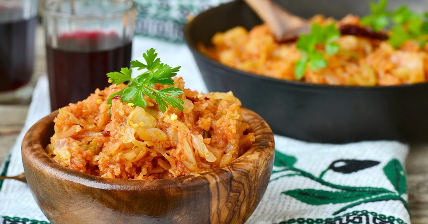 Капуста с тушенкой