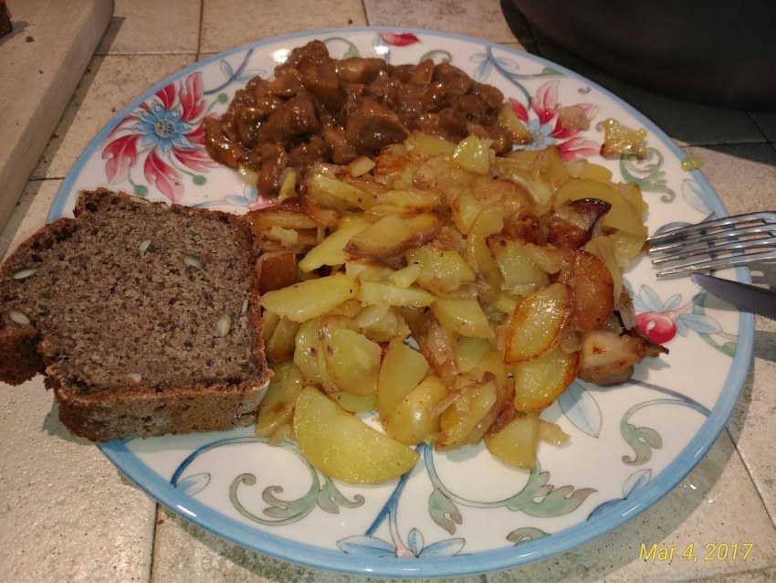 Картошка с солеными огурцами
