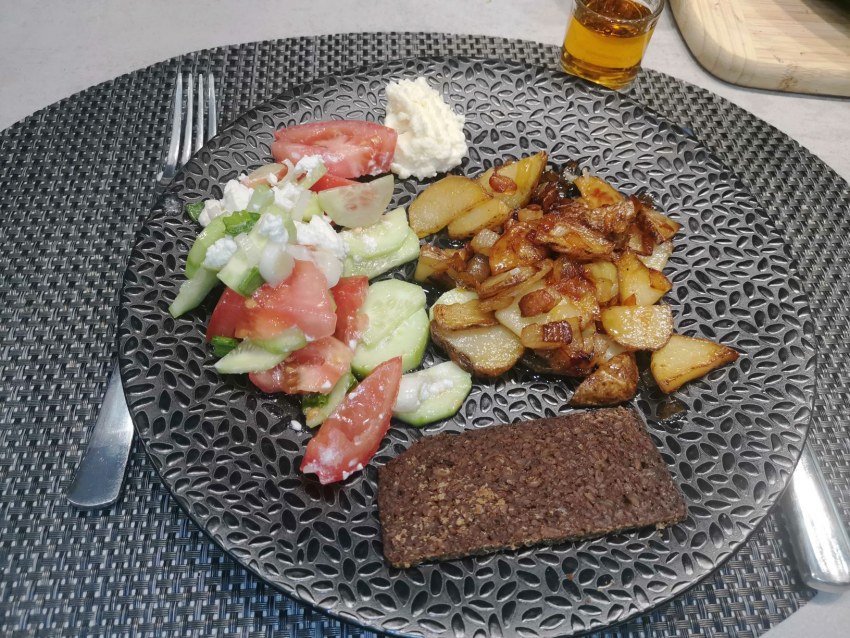 Подача жареной картошки