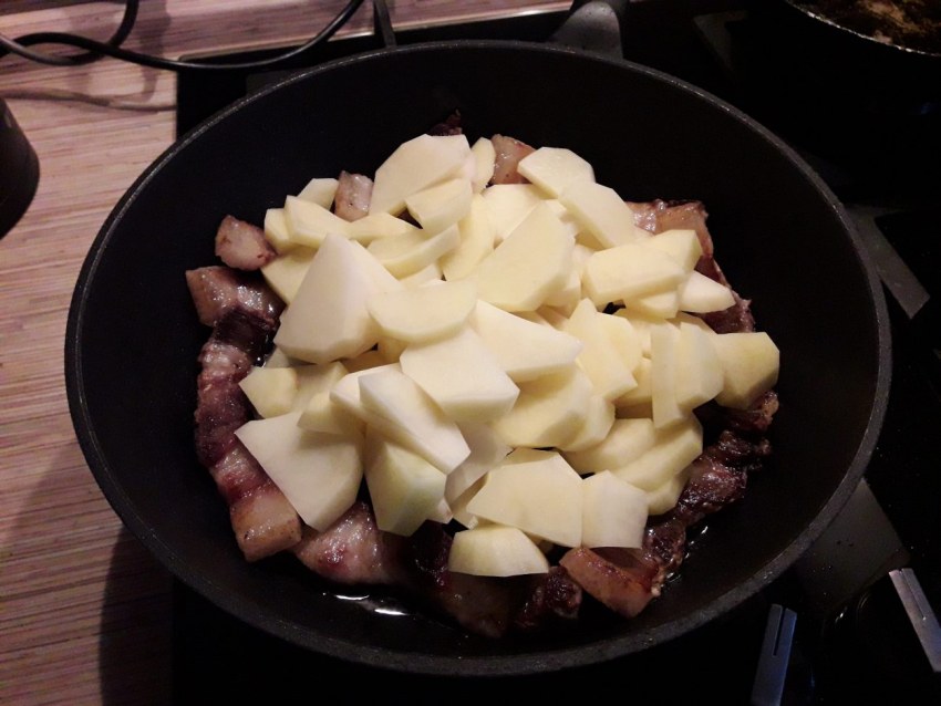 Картофель жареный на Сале с луком