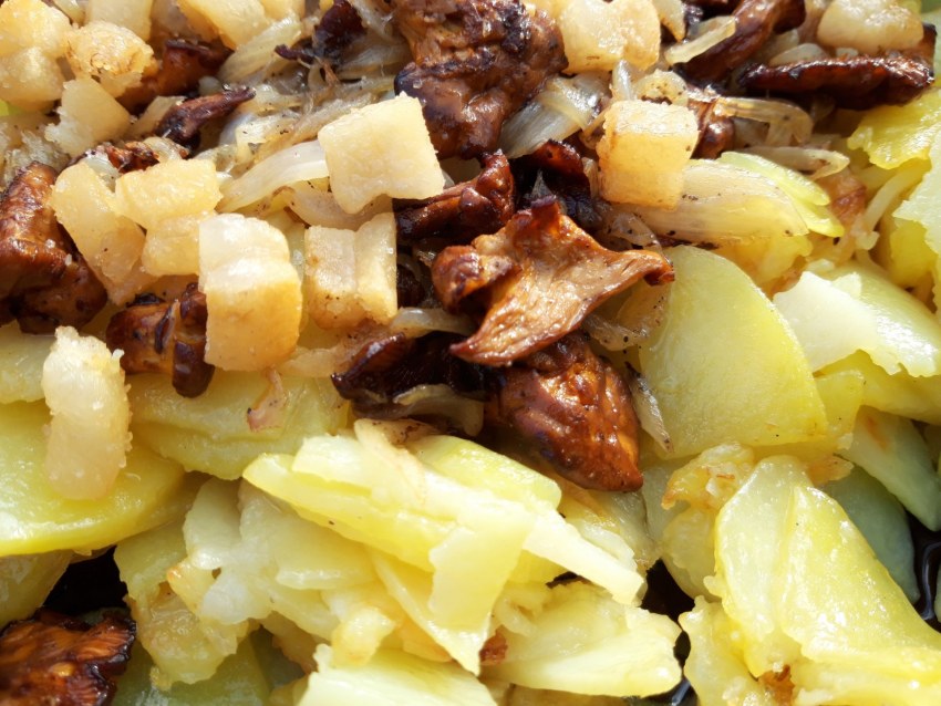 Сковородка с картошкой