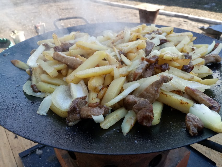 Жареная картошка на шкварках
