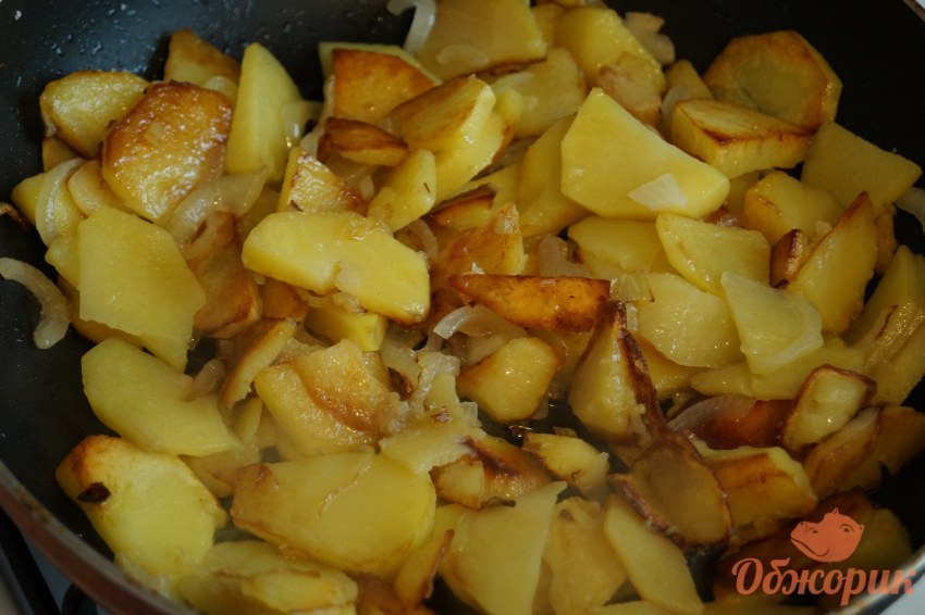 Жареная картошка с мясом и салом