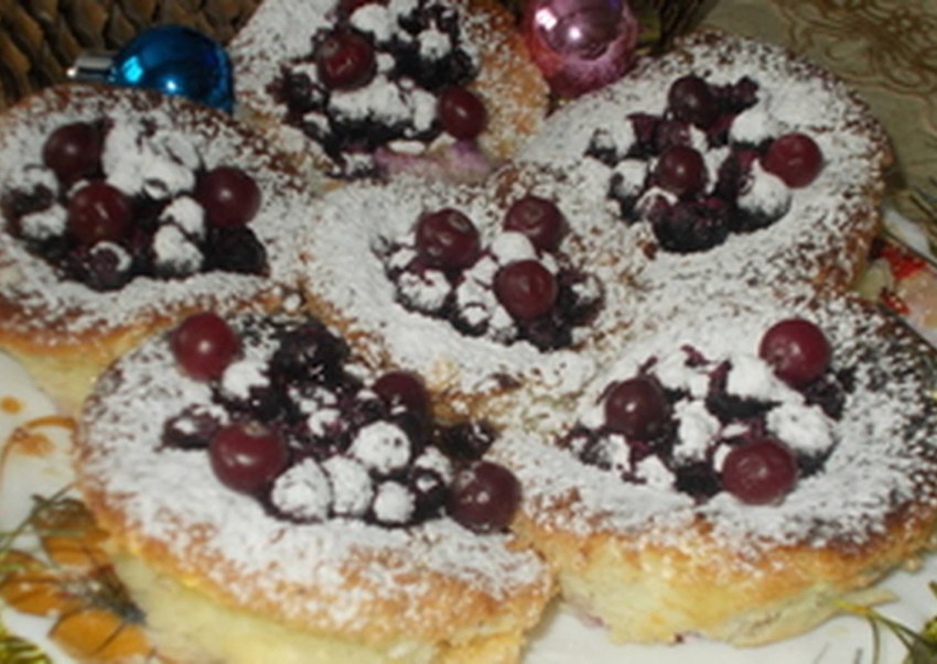 Корзинка с творогом и ягодами