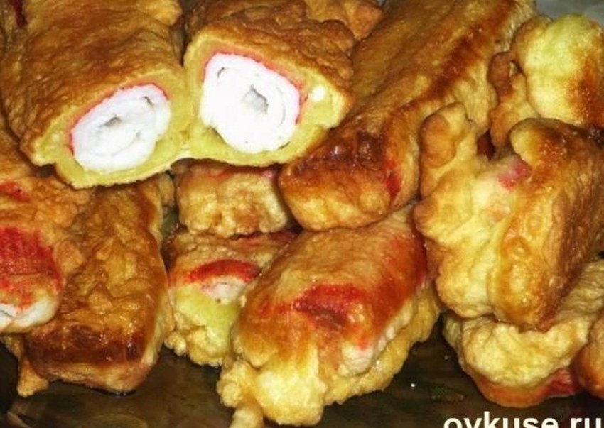 Крабовые палочки в кляре на сковороде