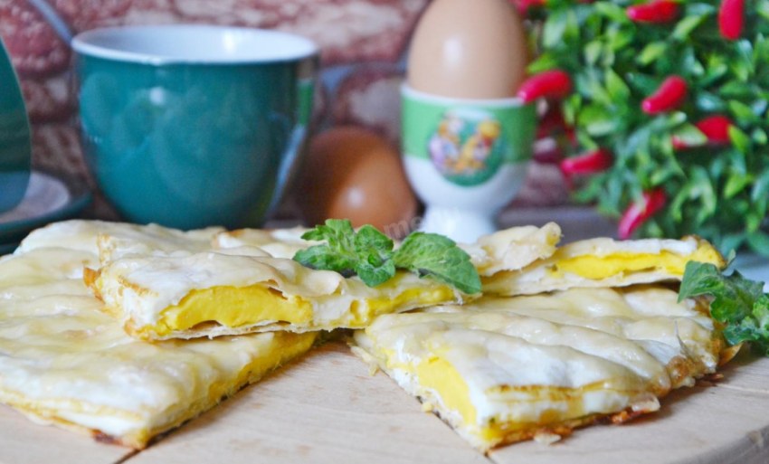 Пирожки из лаваша на сковороде с колбасой и сыром