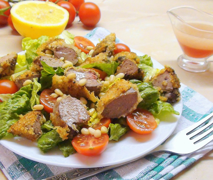 Салат с куриной печенью
