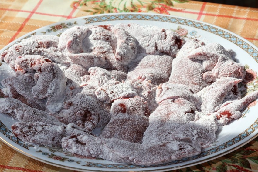 Куриная печень с кедровыми орешками