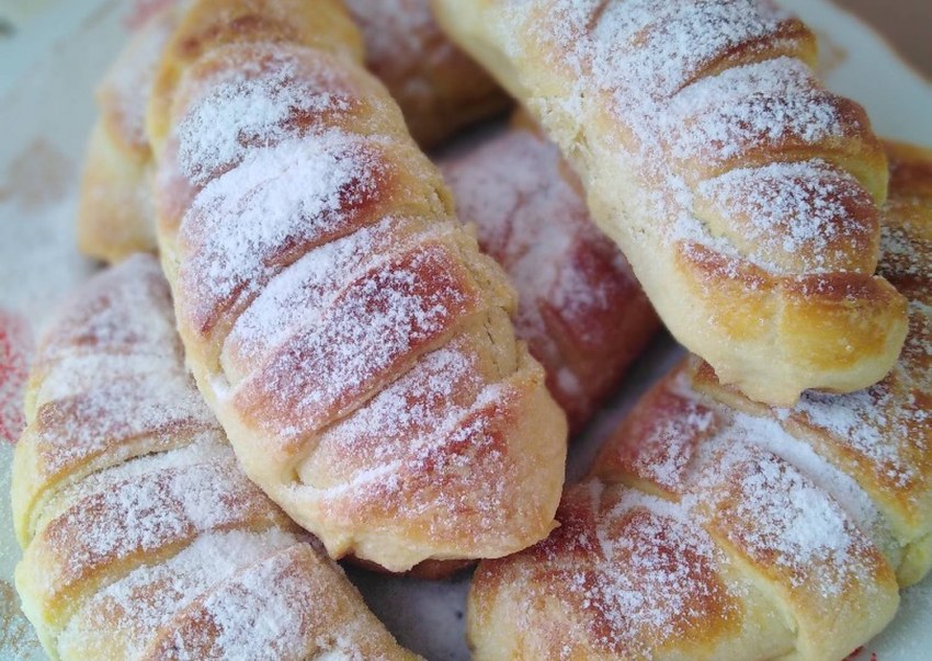 Булочки рогалики с вареньем