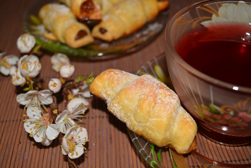 Выпечка рогалики с яблоками