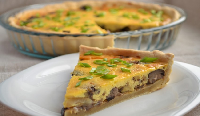 Заливной пирог с курицей и грибами