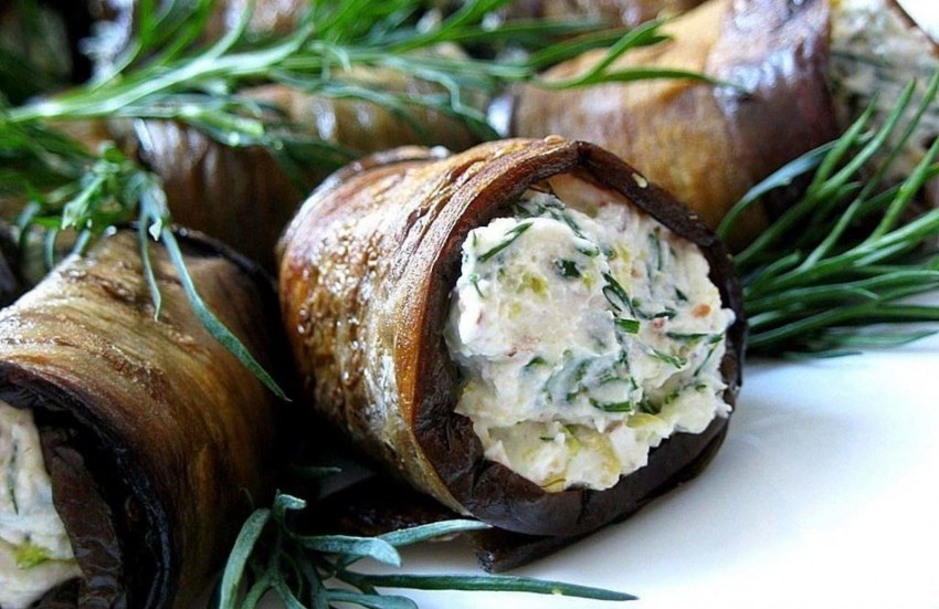 Рулет из баклажанов с сыром