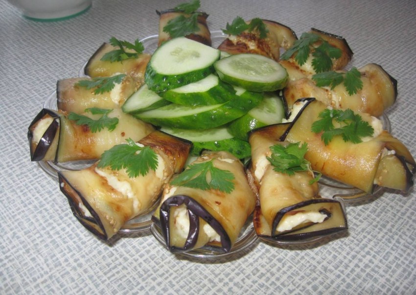 Рулетики из баклажанов с сыром и чесноком
