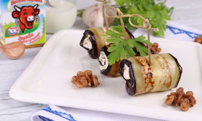 Баклажановые рулетики с грецкими орехами