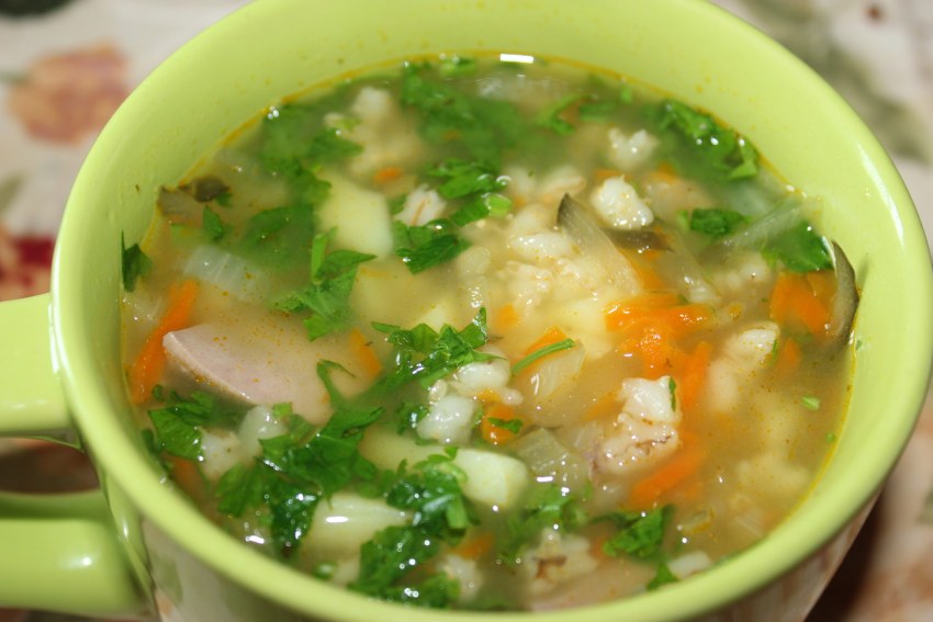 Рассольник с тушенкой и перловкой