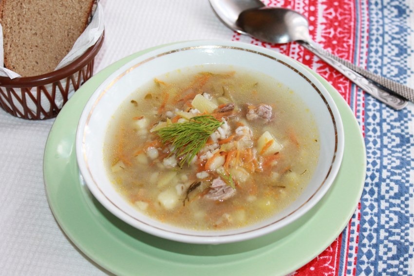 Солянка с перловкой и солеными огурцами