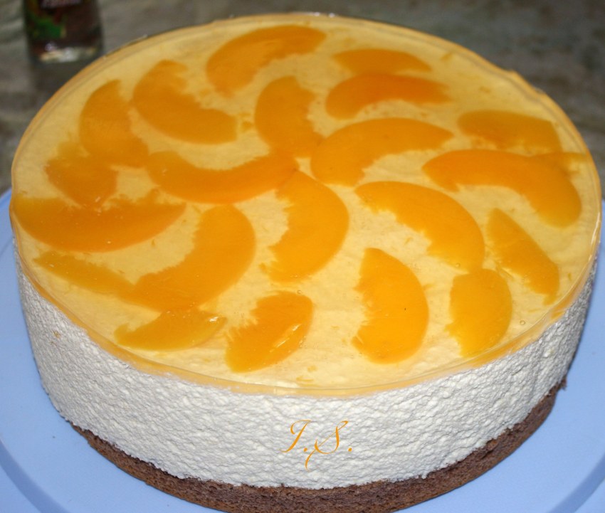 Торт с персиками и творожным кремом