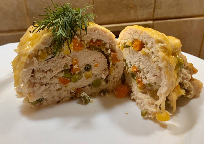 Куриный рулет с овощами