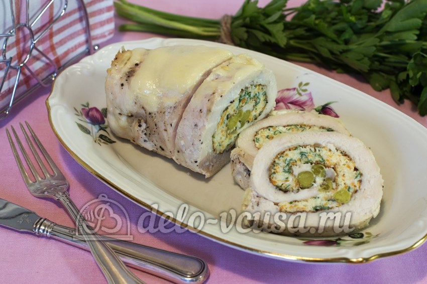 Рулет из курицы с омлетом