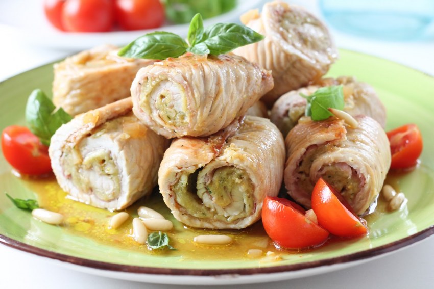 Куриный рулет с овощами