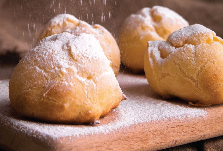 День профитролей (National Cream Puff Day) - США
