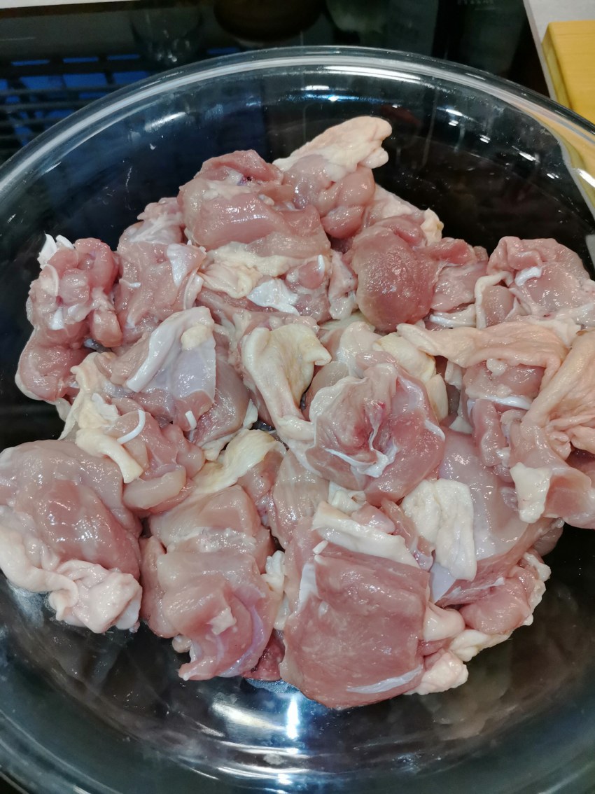 Из филе бедра курицы