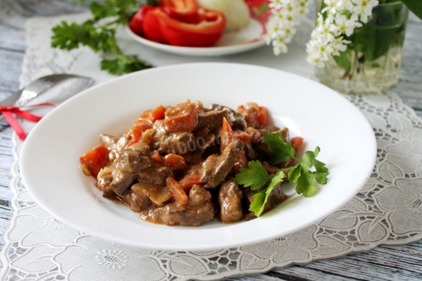 Спагетти с курицей в томатном соусе
