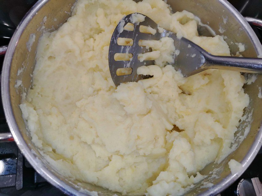 Гуляш из курицы с грибами
