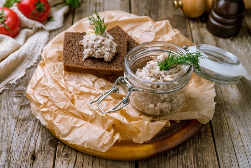 Брускетта с форшмаком из сельди