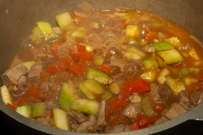 Рагу в казане с картошкой и мясом
