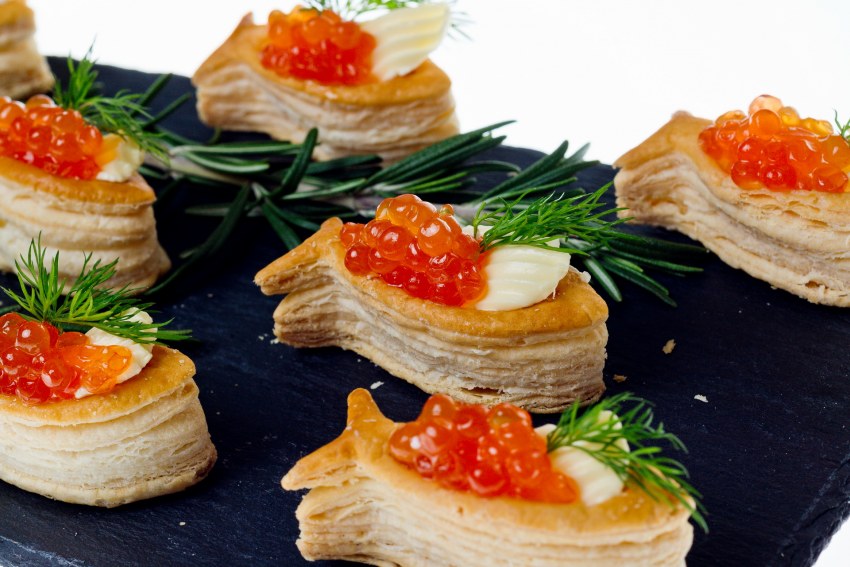 Канапе с икрой и севрюгой
