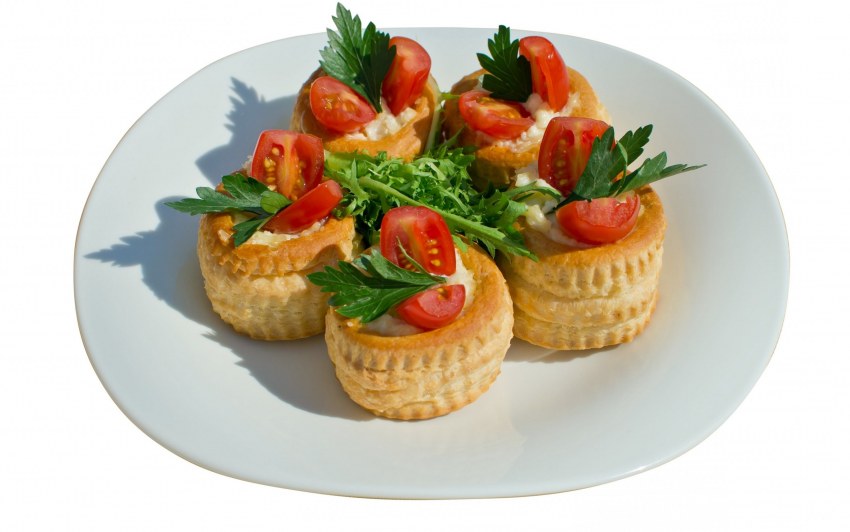 Закуски с булкой на стол